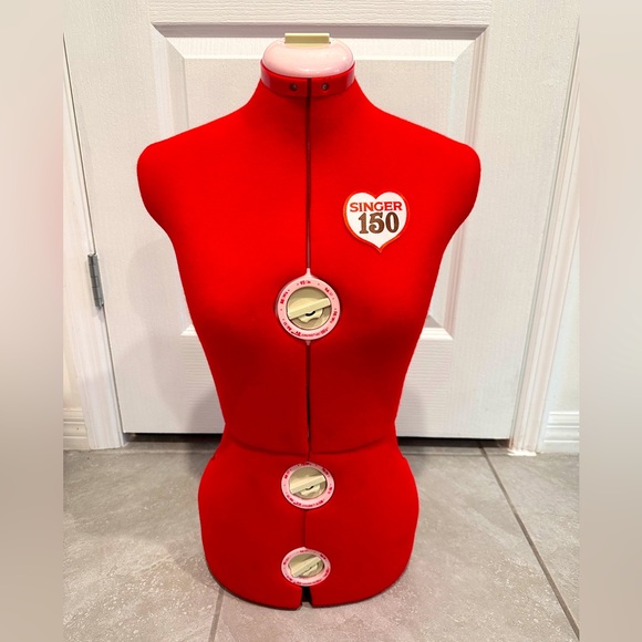 **Sold** Singer 150 red dress form adjustable sizes - Picture 1 of 5